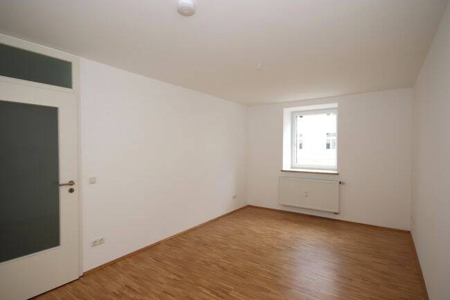 Top Lage nähe Kurfürstenplatz - 2-Zimmer-Wohnung mit Balkon zum Innenhof – München – Vorschaubild 4