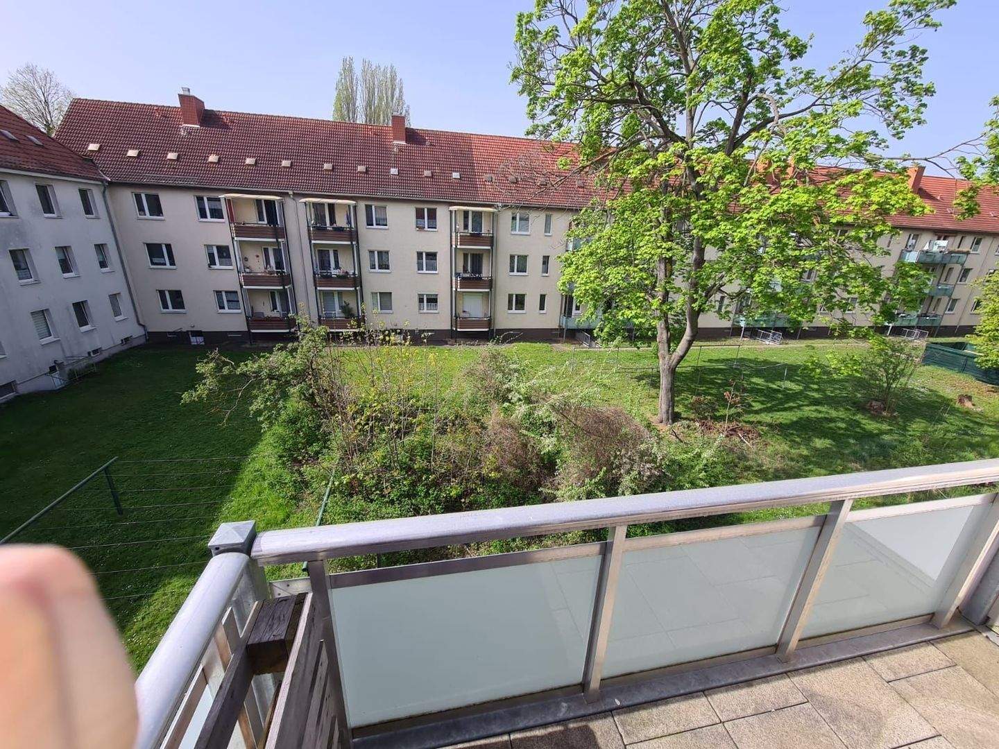 Sehr ruhige Mieter gesucht. 3 Zimmer-Wohnung mit Dusche, Balkon und Blick auf den ruhigen,grünen Innenhof!