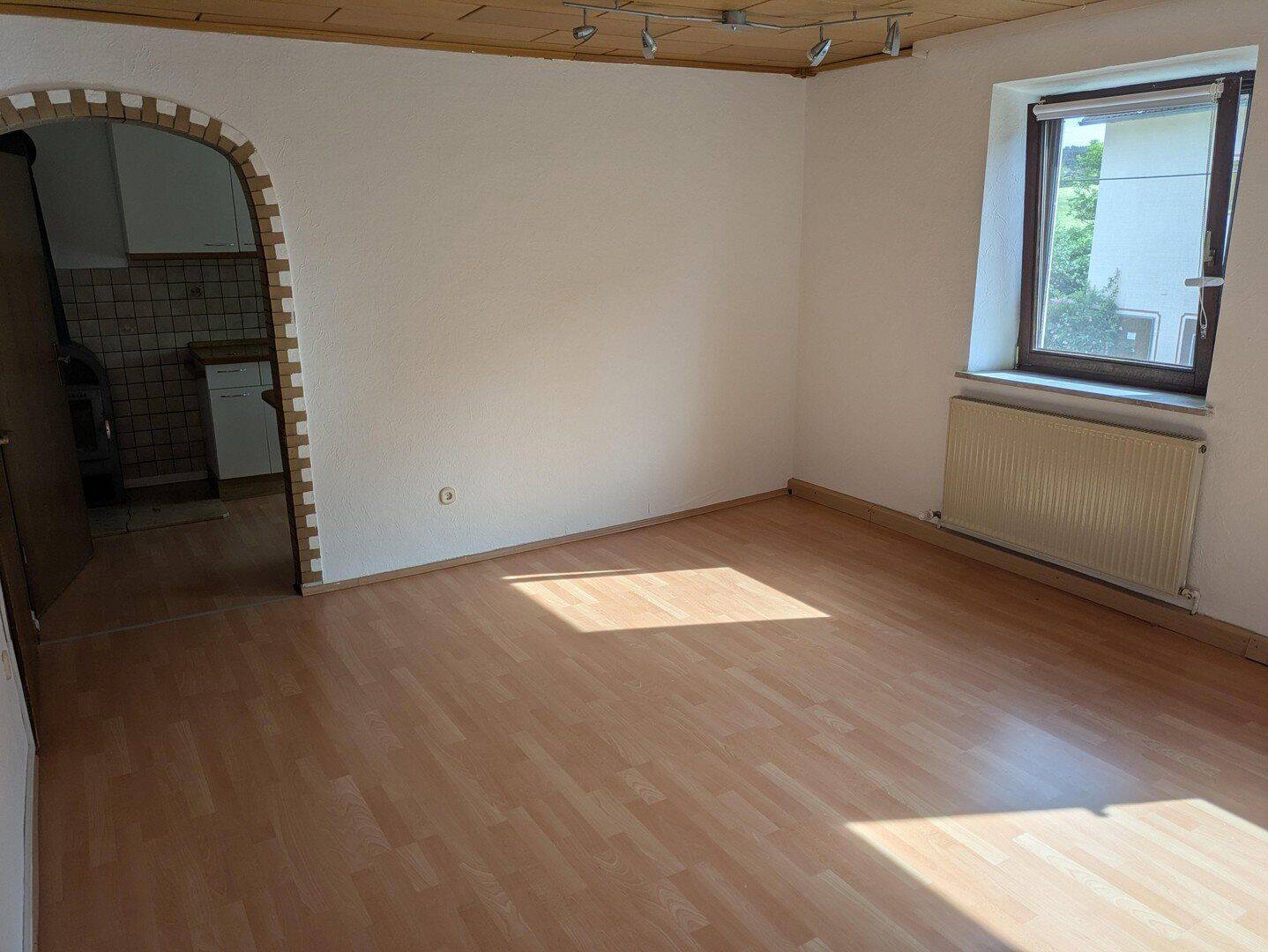 Schöne 4 Zimmer Wohnung mit Balkon und Garten