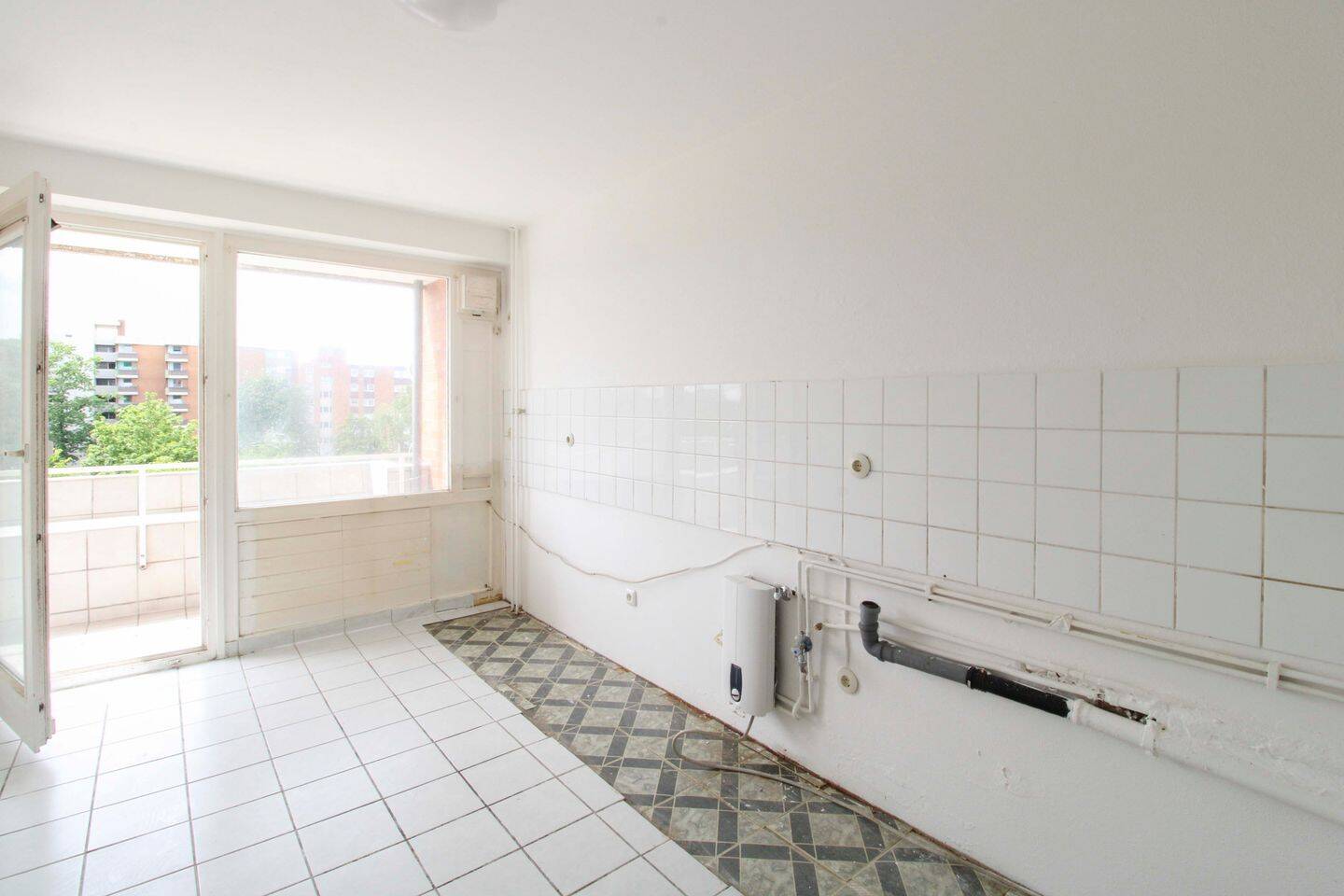 vernachlässigte Wohnung sucht neuen Besitzer und belohnt mit viel Platz – Hannover – Vorschaubild 6