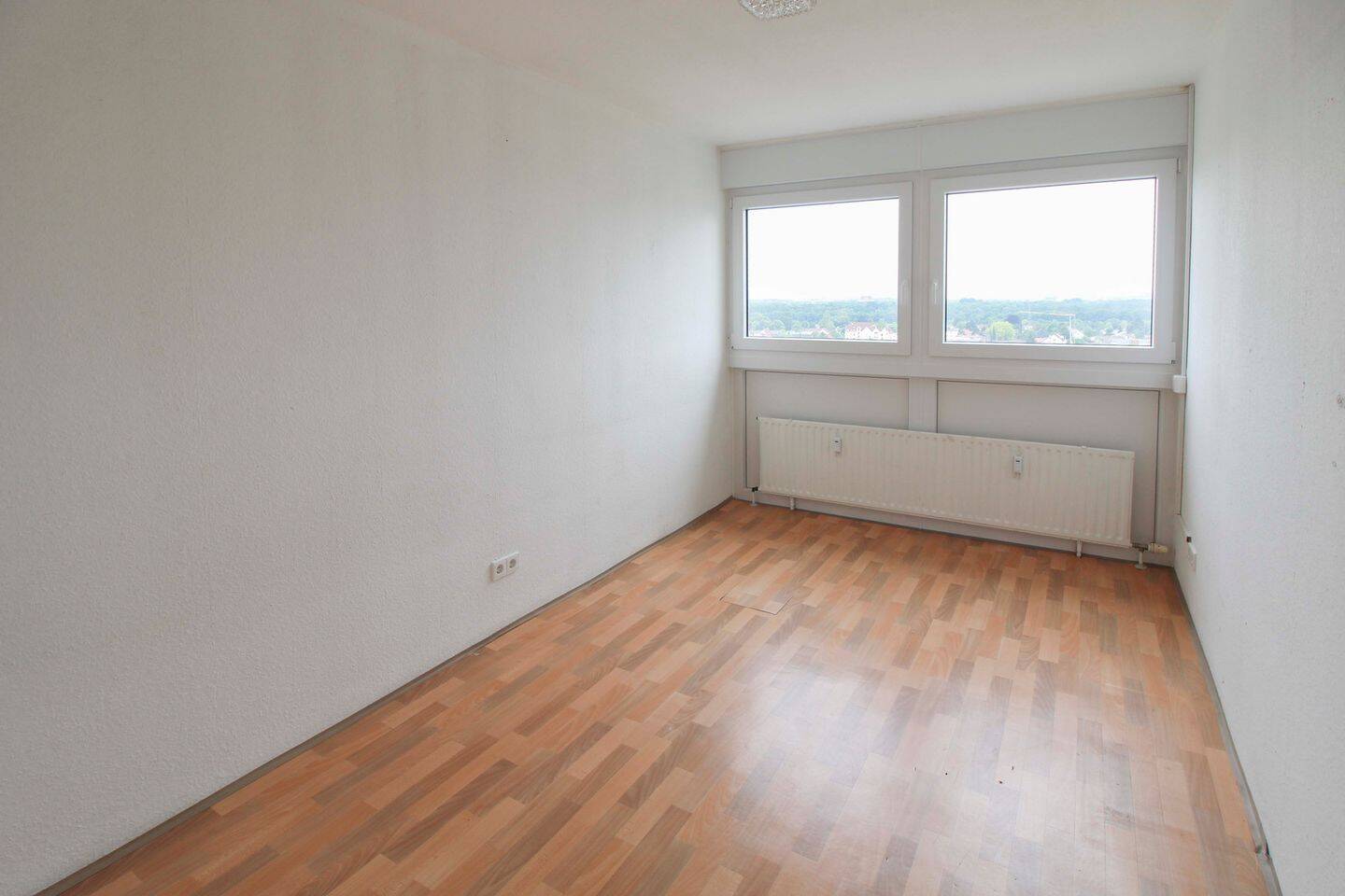 Sehr schön aufgeteilte 3-Zimmer-Wohnung mit traumhaftem Blick und Schwimmbad in Neu-Ulm – Neu-Ulm – Vorschaubild 9