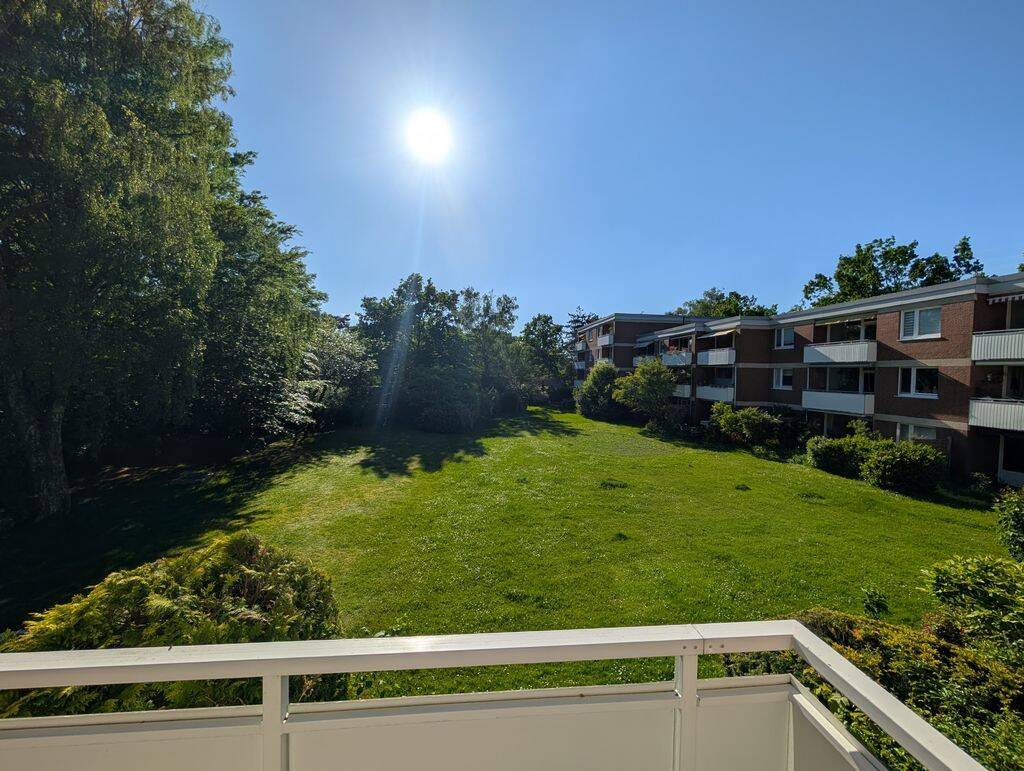 Sonnige 2-Zimmer-Wohnung mit weitem Blick u. TG-Stellplatz – Hamburg – Vorschaubild 3