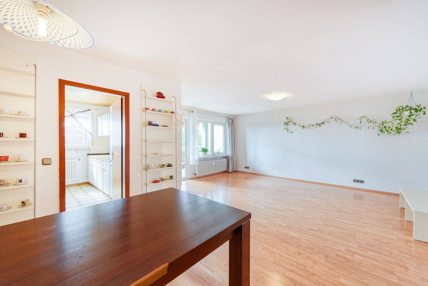 +++ familienfreundlich - West-Balkon - Kita, Schule, Einkaufen, U-Bahn um die Ecke - inklusive Einbauküche & TG-Box +++