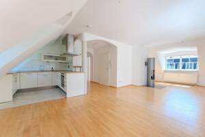 Eingebettet im Grünen - stilvolle 3-Zimmer-Dachgeschosswohnung mit Südterrasse – 81827 München – Vorschaubild 9