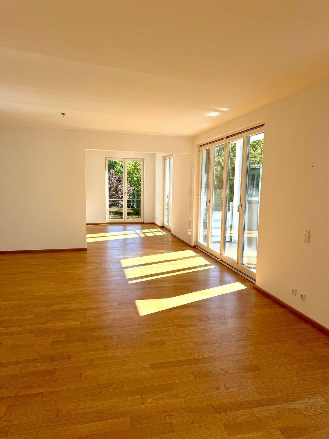 Stilvolle 4-Zimmer-Wohnung mit zwei Balkonen und Einliegerfläche – München – Vorschaubild 5