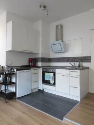aufwendig renovierte 2-Zimmer-Erdgeschoss-Wohnung mit Terrasse in TOP-Lage mit toller Einbauküche (großes Wohn-/Esszimmer, modernes Bad) – 70597 Stuttgart – Vorschaubild 5