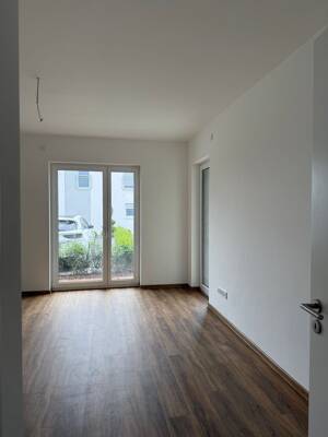 2 Zimmer Mietwohnung mit Terrasse und Gartenanteil – 92699 Irchenrieth – Vorschaubild 3