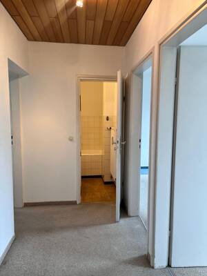 3-ZKB mit Balkon – Renovierung nach Ihren Vorstellungen | Provisionsfrei – 81243 München – Vorschaubild 3
