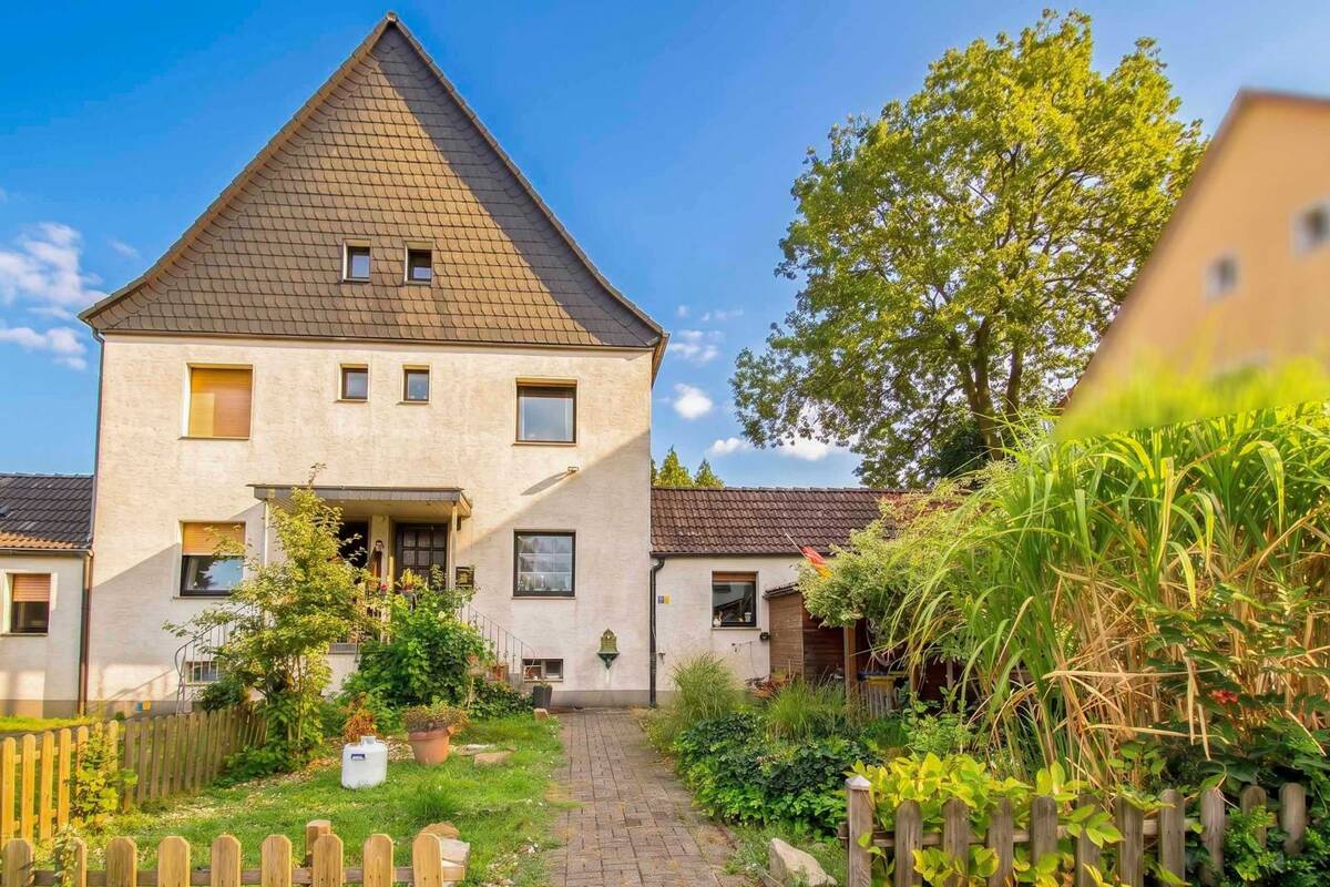 Traumhafte Doppelhaushälfte mit Garten - viel Platz für die ganze Familie – 44369 Dortmund – Bild 1 von 9