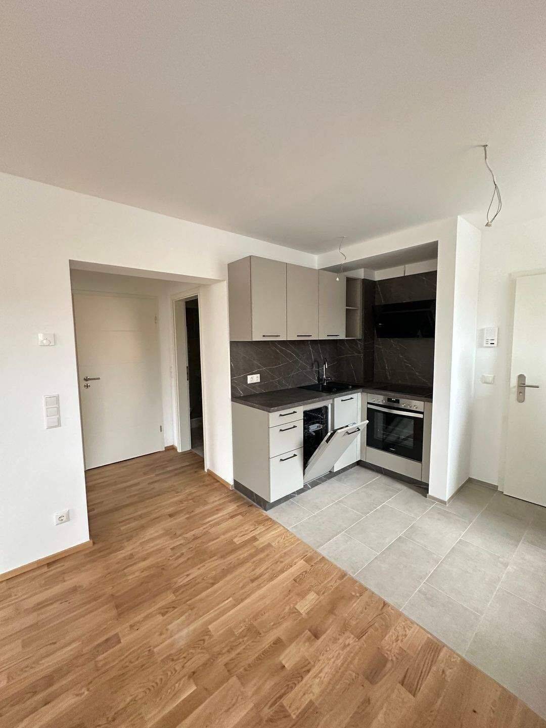 2 Zimmer mit Einbauküche und Stellplatz – Coswig – Vorschaubild 2