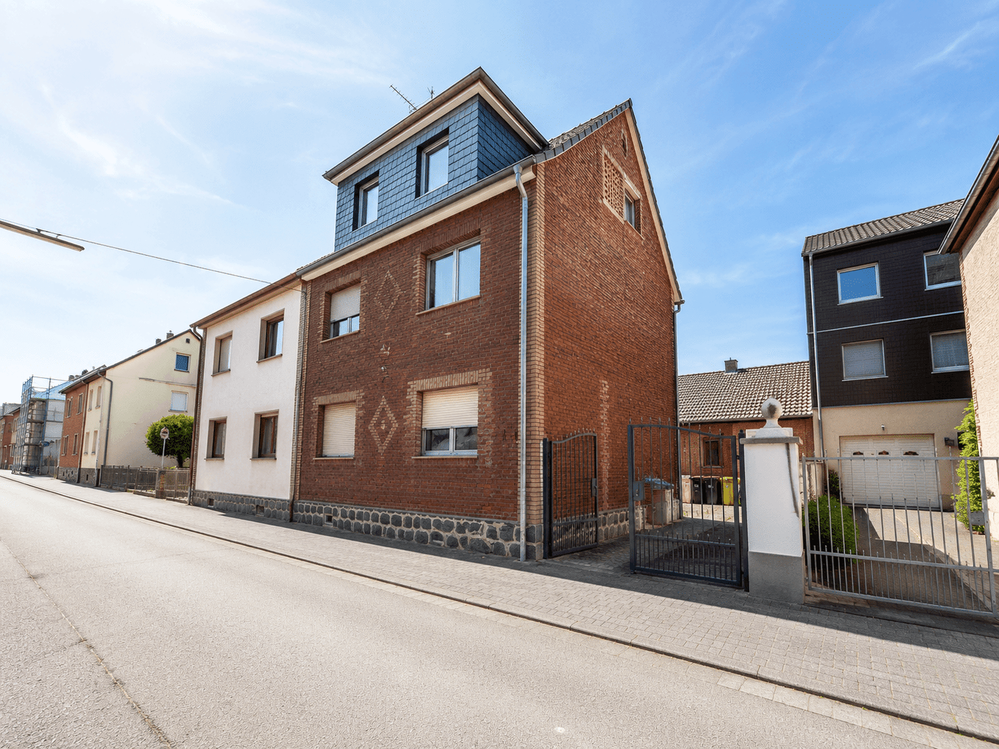Zweifamilienhaus mit Scheune & zusätzlichem Baupotenzial in begehrter Lage von Hanau-Klein-Auheim