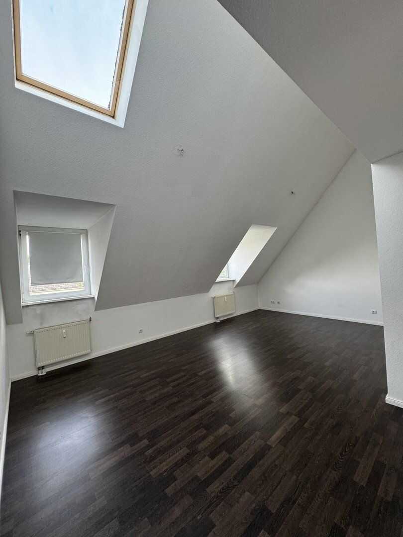 stilvolle 2-Zimmer-DG-Wohnung mit beeindruckender Raumhöhe - zentral in Mz-Kastel, von privat – Wiesbaden – Vorschaubild 3