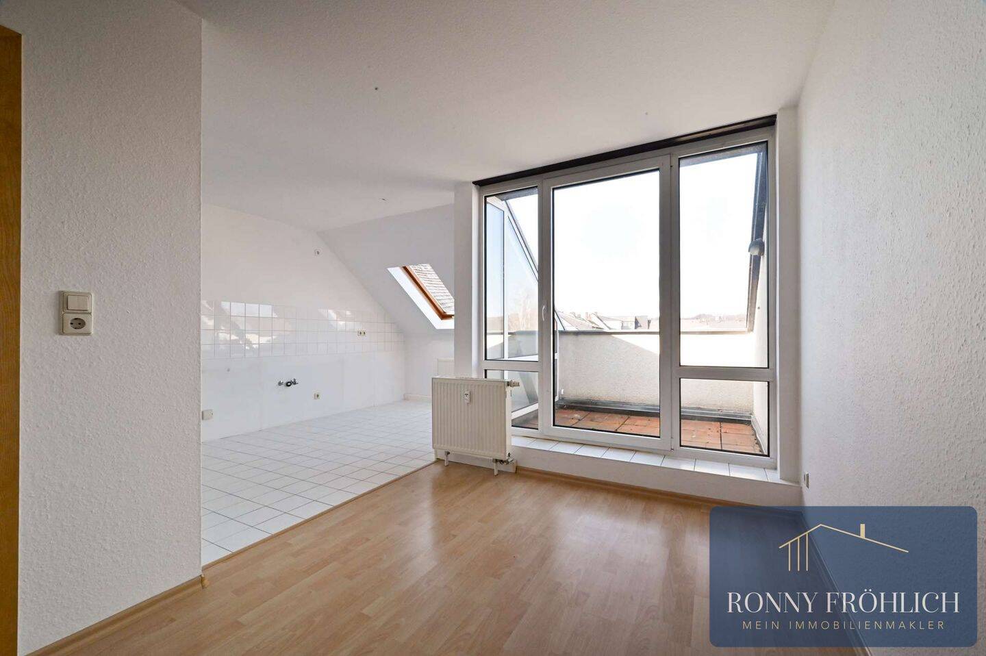 Besondere Dachgeschosswohnung in Chemnitz mit Balkon und toller, heller Küche zu vermieten