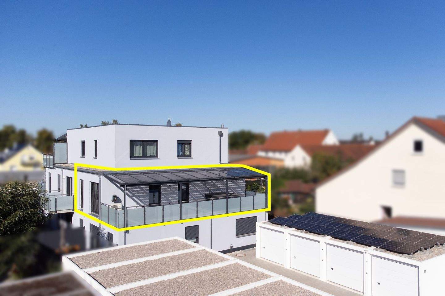Sofort frei! Neuwertig! XXL-Balkon, Photovoltaik mit Speicher, zwei Garagen, Einbauküche, Smart-Home – Ingolstadt – Vorschaubild 2