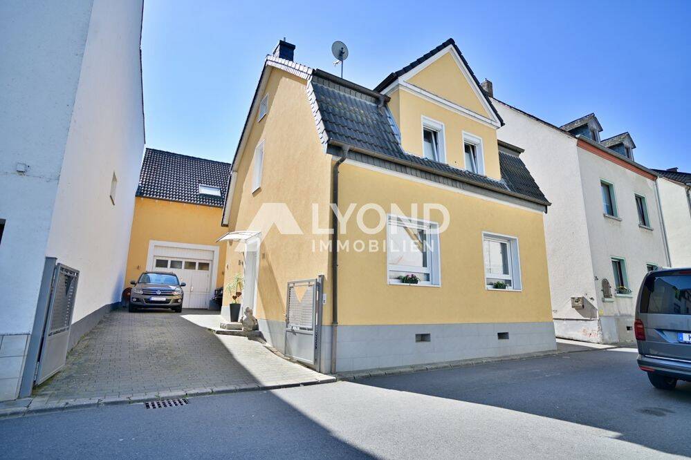 Einfamilienhaus mit Ausbaupotenzial, Möglichkeiten für ein Gewerbe & Wellnessgarten in Koblenz - Mosellage