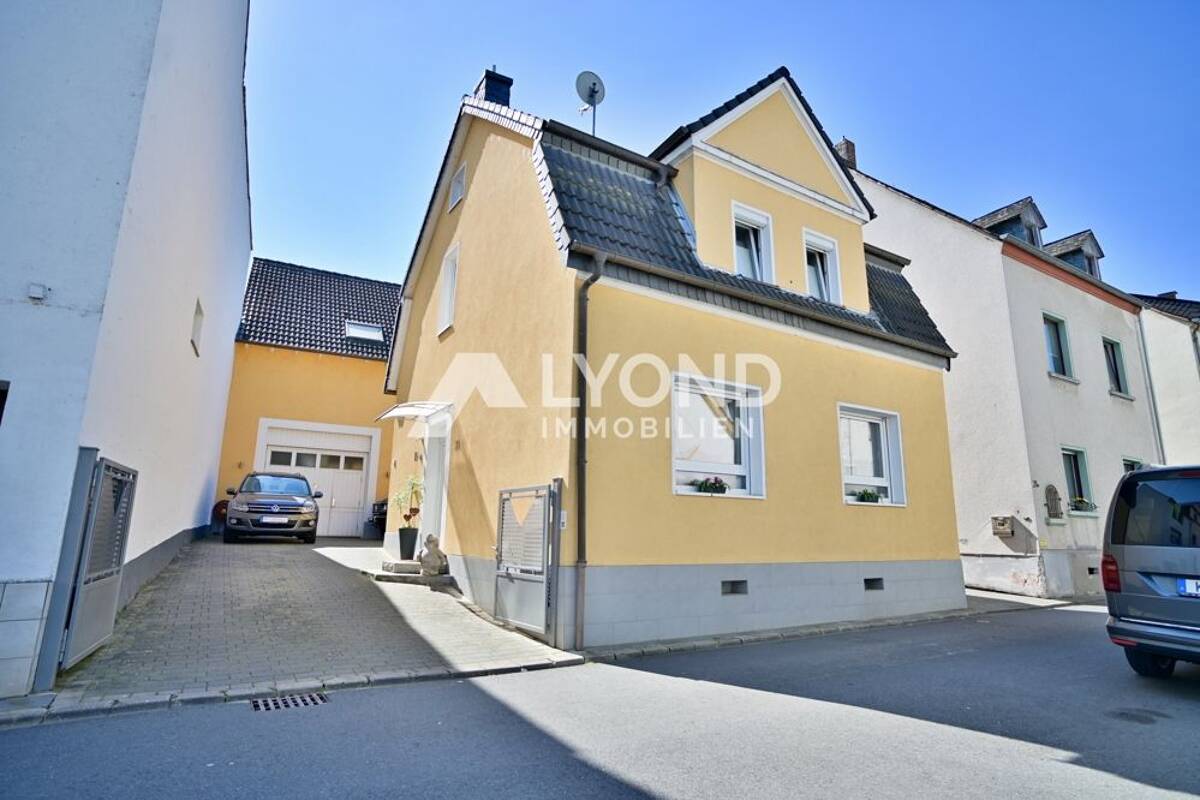 Einfamilienhaus mit Ausbaupotenzial, Möglichkeiten für ein Gewerbe & Wellnessgarten in Koblenz - Mosellage – 56073 Koblenz – Bild 1 von 9