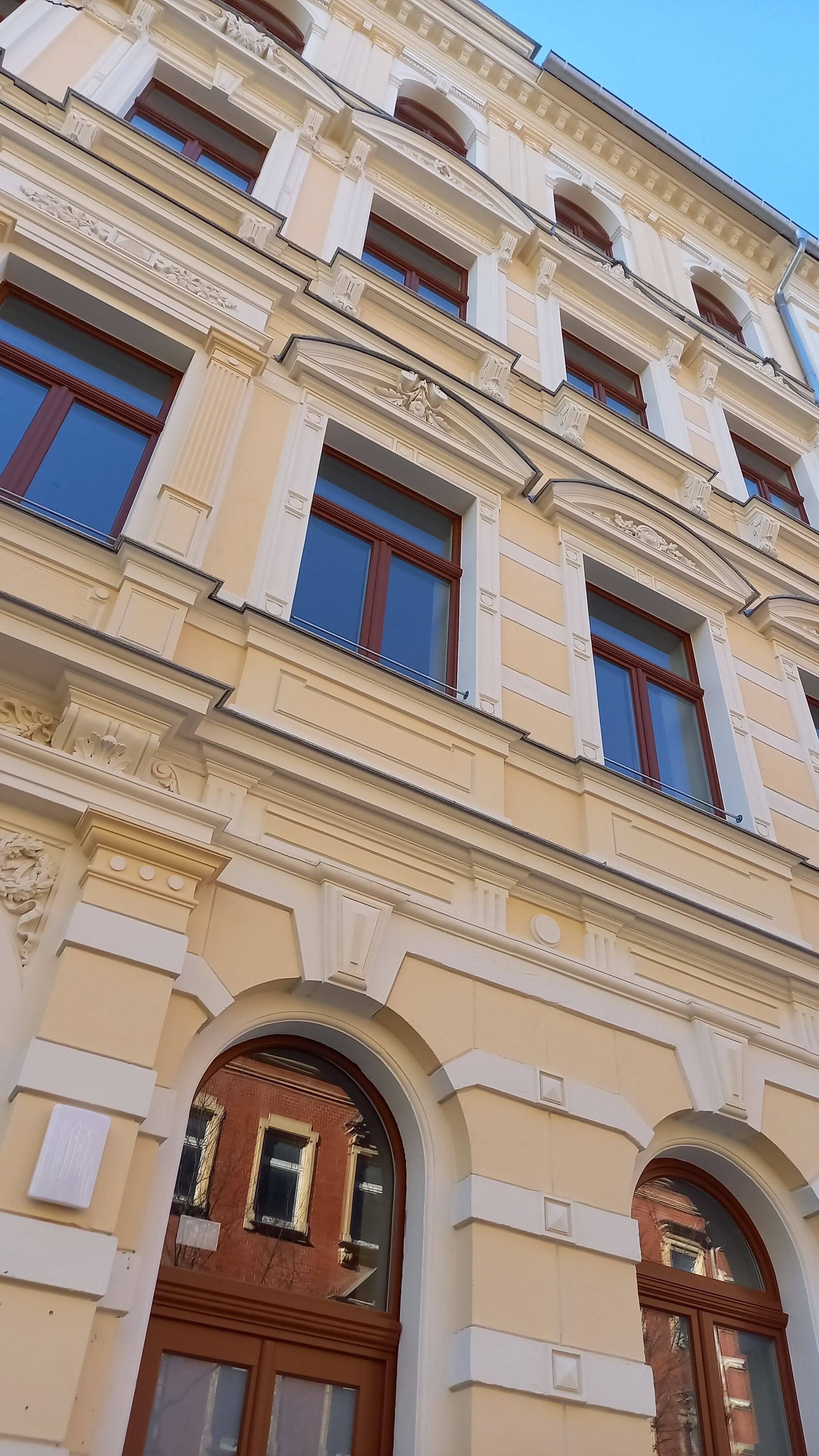 2-Raum-Appartment mit Küche, Lichtsystem, Design- Bad, Aufzug, Waschsalon – Chemnitz – Vorschaubild 2