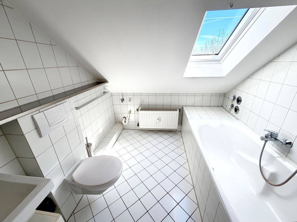 ***Loft-artige*** 2,5-Zimmer-Mansardenwohnung ***absolut ruhige Lage*** – München – Vorschaubild 9