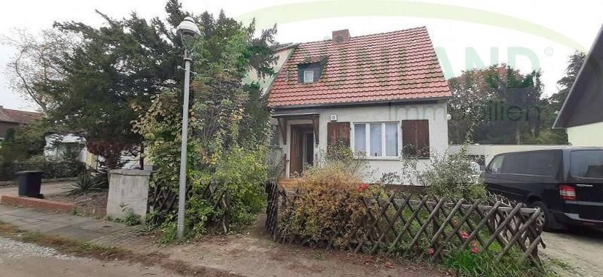 *Kleine sanierungsbedürftige DHH mit schönem Grundstück!* – 12209 Berlin – Bild 1 von 9