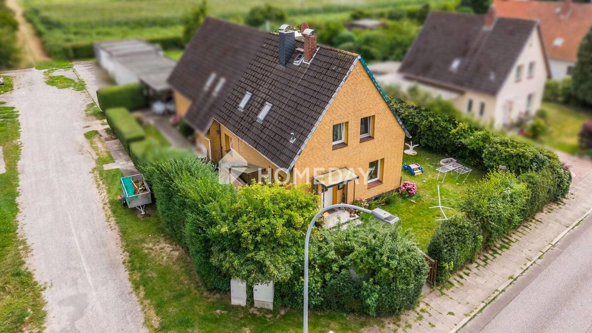 DHH zum Selbstgestalten | gemütlicher Garten + viel Potenzial | Bremerhaven-Schiffdorferdamm – 27574 Bremerhaven – Bild 1 von 9