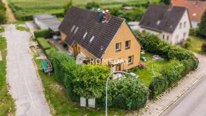 DHH zum Selbstgestalten | gemütlicher Garten + viel Potenzial | Bremerhaven-Schiffdorferdamm – 27574 Bremerhaven – Vorschaubild 1