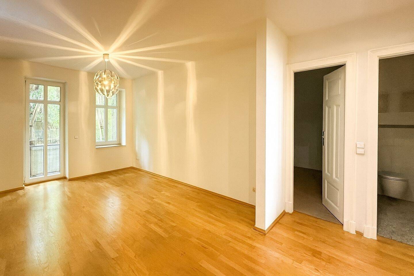 Stilvoll sanierter Altbau mit Balkon und Fußbodenheizung – Leipzig – Vorschaubild 2