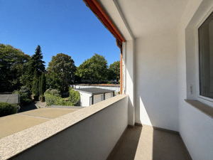 Ruhiges Wohnen mit Einbauküche und Balkon ins Grüne