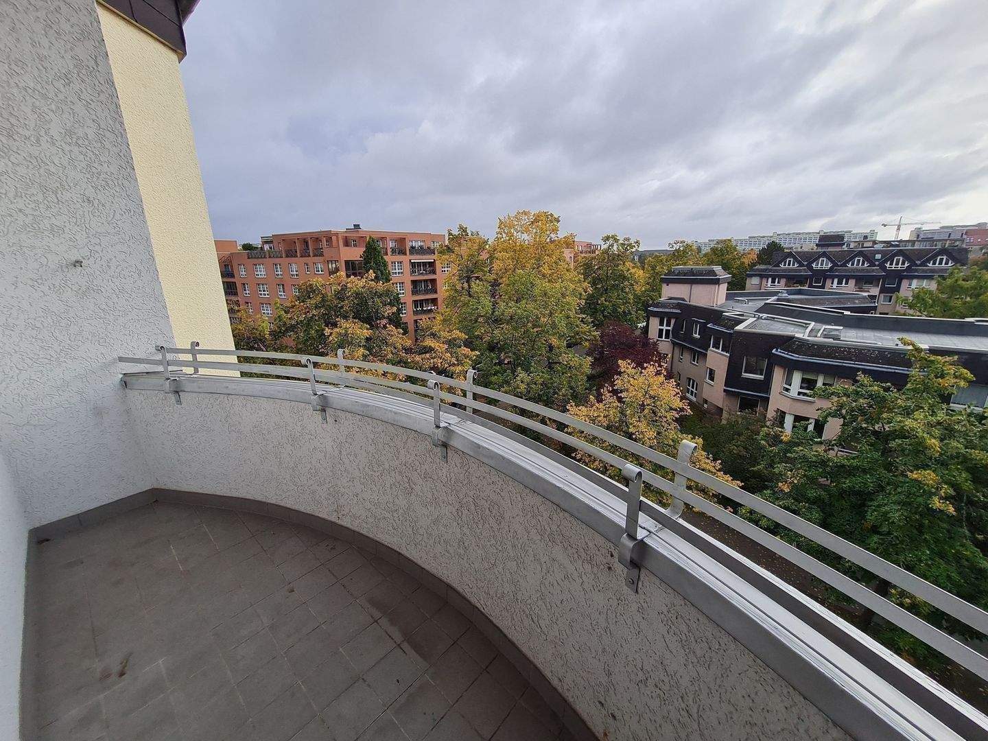 Tolle Wohnung in Schmargendorf ! Breitestr. ums Eck*LIFT ins 4. Obergeschoss mit Ausblick mehrere Kilometer! S-O-Balkon, Lift, Deckenhöhe über 3 m – Berlin – Bild 1 von 9