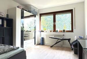 2-Zi-WHG mit Wohlfühl-Loggia, neuem Bad und großem offenem Wohnbereich – 90513 Zirndorf – Vorschaubild 4