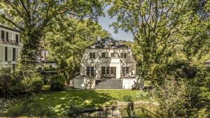 Diskrete Eleganz in Wannsee: Sanierte Walmdachvilla mit Sauna und Schwimmteich auf Sonnengrundstück – 14109 Berlin – Vorschaubild 2