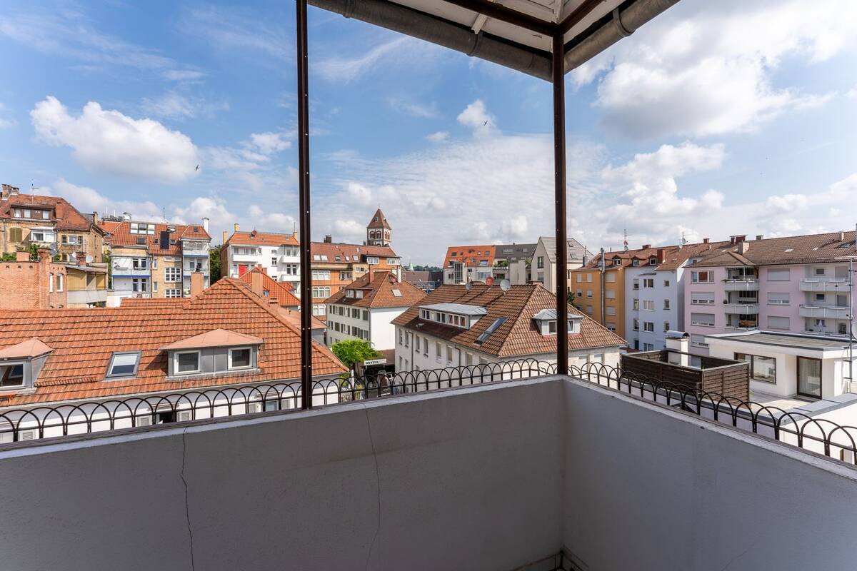 Schöne Drei-Zimmer-Wohnung mit Balkon im Stuttgarter Westen – 70197 Stuttgart – Bild 1 von 9
