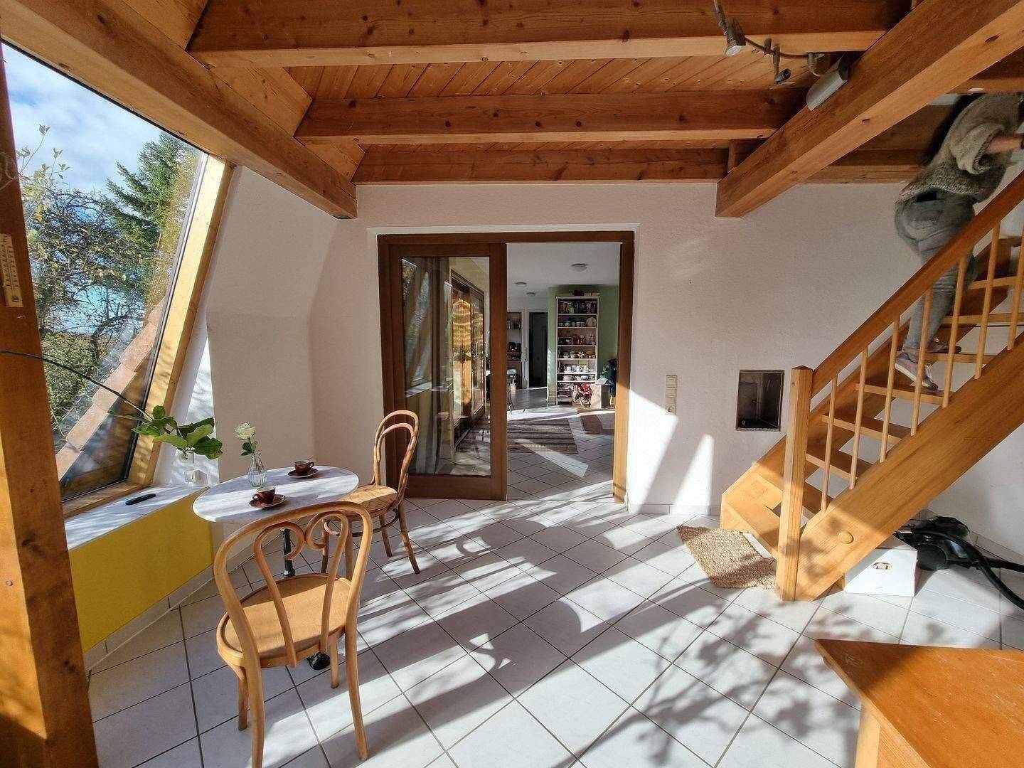 Viel Platz für alle: Ruhiges Mehrgenerationenhaus mit idyllischem Garten in Ballrechten-Dottingen
