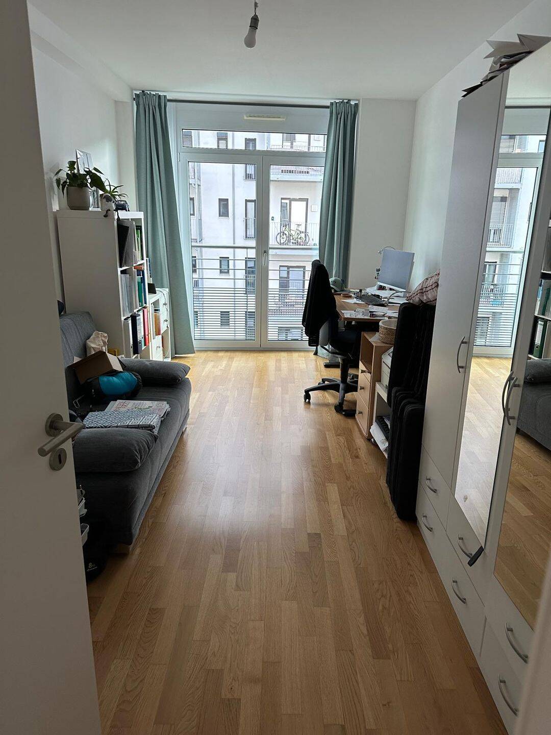 Top modernes 3-Zimmer App. im 4.OG-Einbauküche -Balkon -90478 Nürnberg – Nürnberg – Vorschaubild 4
