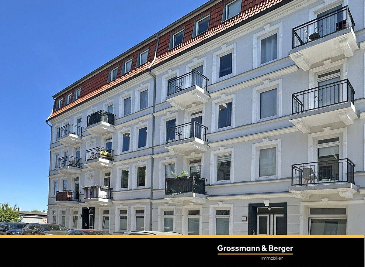 Charmante Altbauwohnung mit Balkon – Hamburg – Vorschaubild 2