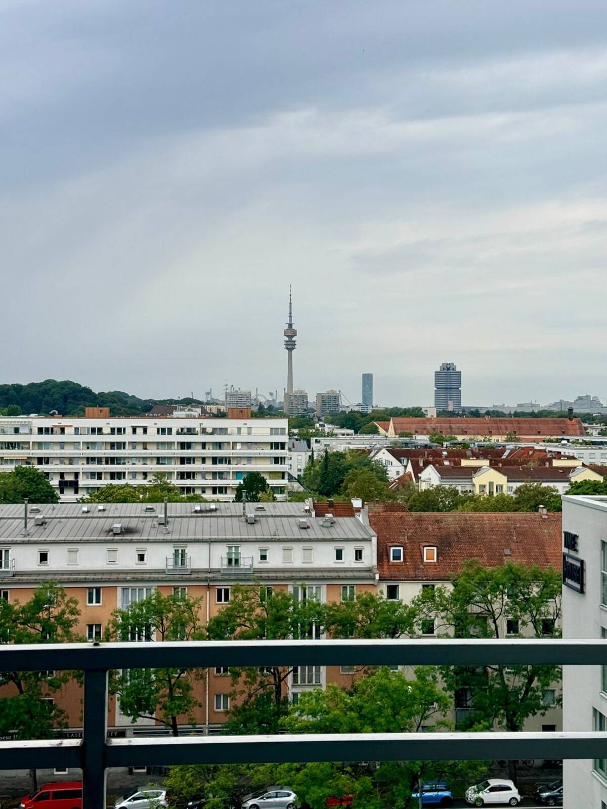 Leopoldstraße: Saniertes Apartment im 7. Stock mit Weitblick - jetzt investieren! – 80804 München – Bild 1 von 9