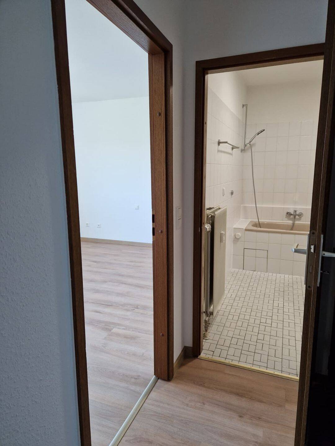 Helle neu renovierte 2-Zimmer Wohnung mit Balkon und TG-Stellplatz in Karlsruhe-Neureut – Karlsruhe – Vorschaubild 9