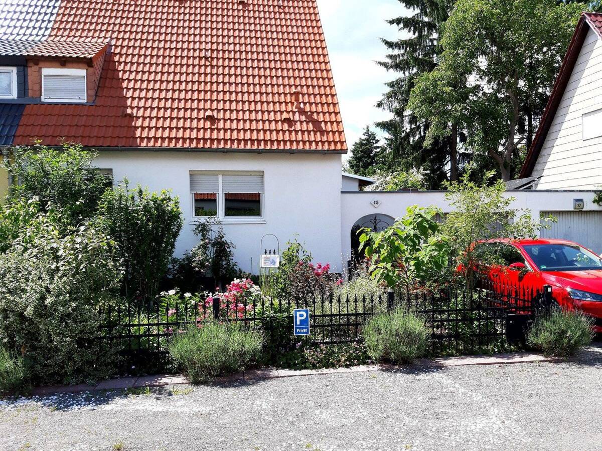 RESERVIERT: Wir verkaufen unsere Doppelhaushälfte ohne Provision! – 13591 Berlin – Bild 1 von 9