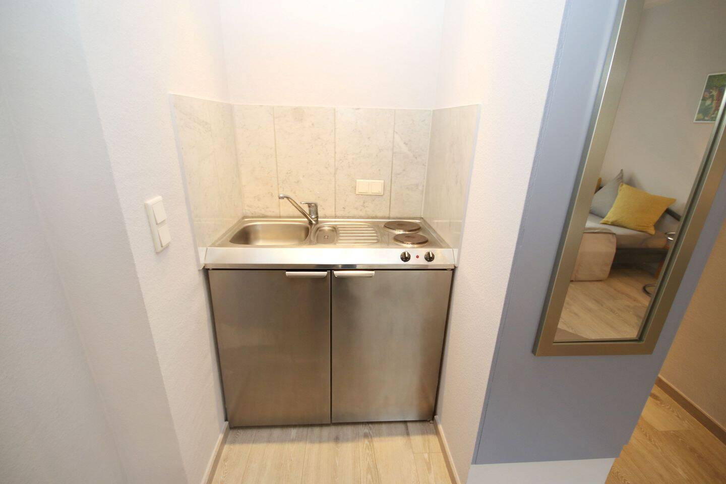 Helle möblierte Wohnung im Herzen von Düsseldorf (25qm) mit Internet – Düsseldorf – Vorschaubild 6
