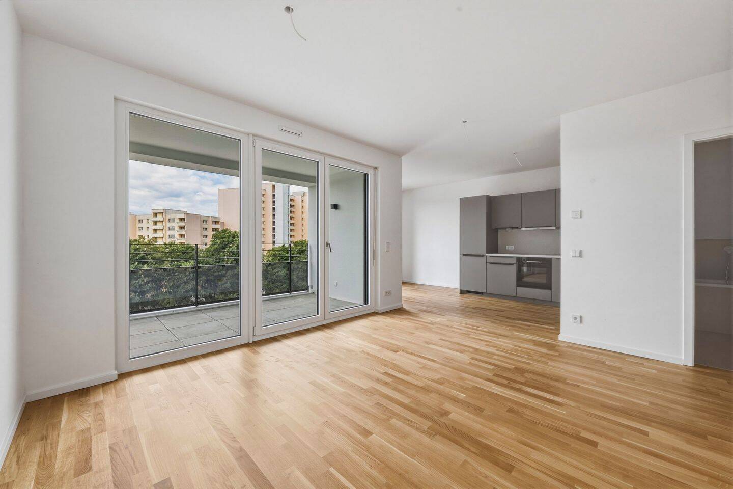 3-Zi-Wohnung mit EBK, Stellplatz und hochwertiger Ausstattung – München – Vorschaubild 2