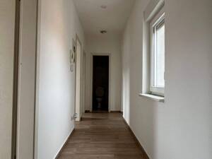 Bezugsfreie 3-Zimmer Dachgeschoss-Wohnung in Jena-West – 7743 Jena – Vorschaubild 3