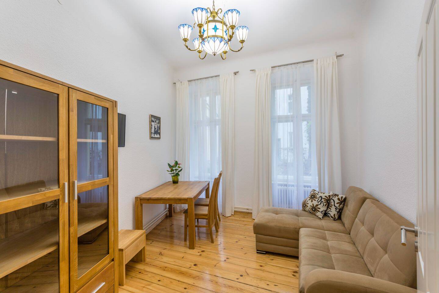 Gepflegter Altbau (44,1 m²) mit 2 separat begehbaren Zimmern & 3,5 m Deckenhöhe – ruhige Ku’damm-Seitenstraße | provisionsfrei – Berlin – Vorschaubild 3