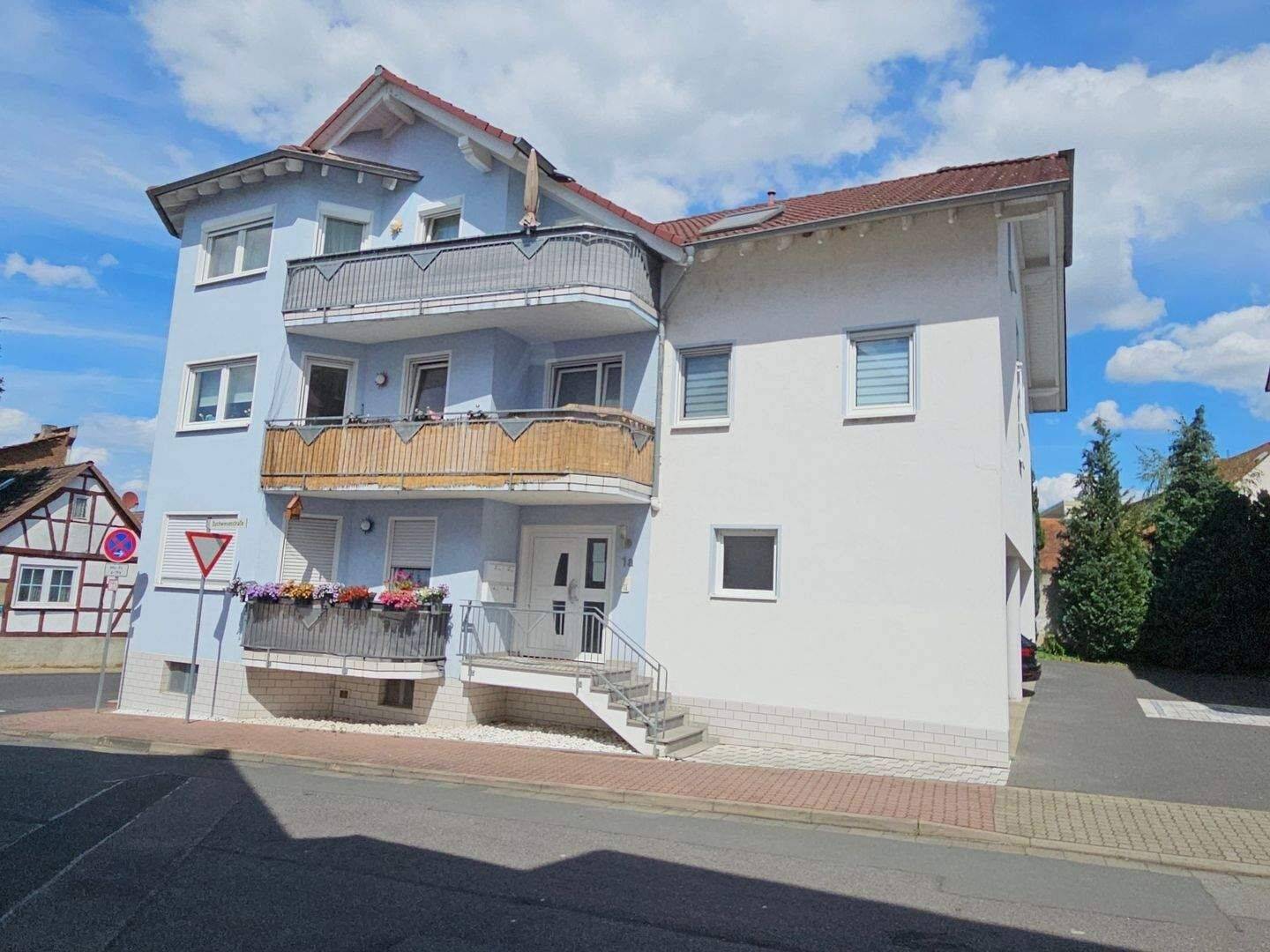 BAD VILBEL-GRONAU 2 MFH, insg. 8 gr. Wohnungen + 12 Kfz-Stellpl. in gutem Zustand, Balkone, Parkett, zeitgem. Bäder, Investment mit Potential! – Bad Vilbel – Vorschaubild 5