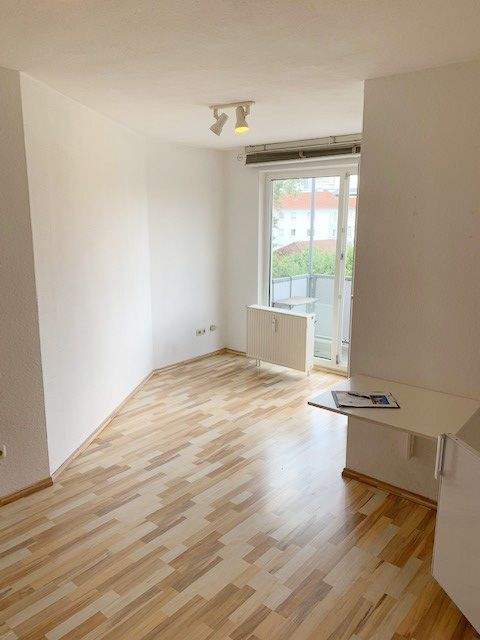 ** Studenten-Apartment in Erlangen mit kleinem Balkon! Bitte Telefonnummer nicht vergessen ** – Erlangen – Vorschaubild 4