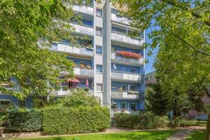 Wohn(t)raum: 4-Zimmerwohnung mit Balkon und Aufzug! – 1239 Dresden – Vorschaubild 1
