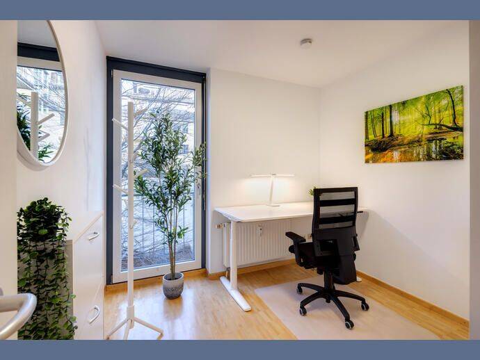 Möbliert: Zentrumsnahe, ruhige 2,5-Zimmer Wohnung mit großem Balkon – München – Vorschaubild 5