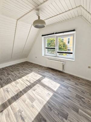 Mehr als ein Reihenhaus: 110 m², Nebengebäude & Outdoor-Küche in Delmenhorst – 27753 Delmenhorst – Vorschaubild 4
