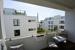 2,90 m Deckenhöhe & Südloggia | Exklusive Wohnung am Godewindpark – 23570 Lübeck – Vorschaubild 7