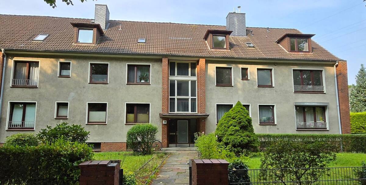 Mehrfamilienhaus in Hamburg-Tonndorf mit 9 Wohnungen – 22045 Hamburg – Bild 1 von 8