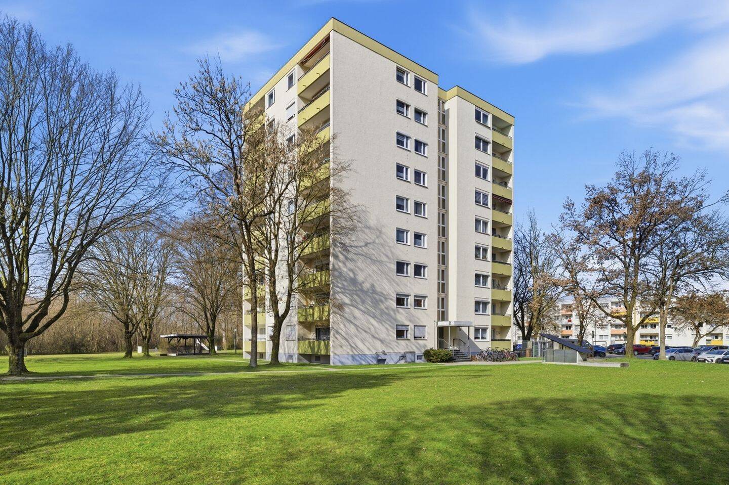 Vermietete 2-Zimmer-Wohnung mit Balkon und Tiefgaragenstellplatz in Augsburg-Lechhausen – Augsburg – Bild 1 von 6
