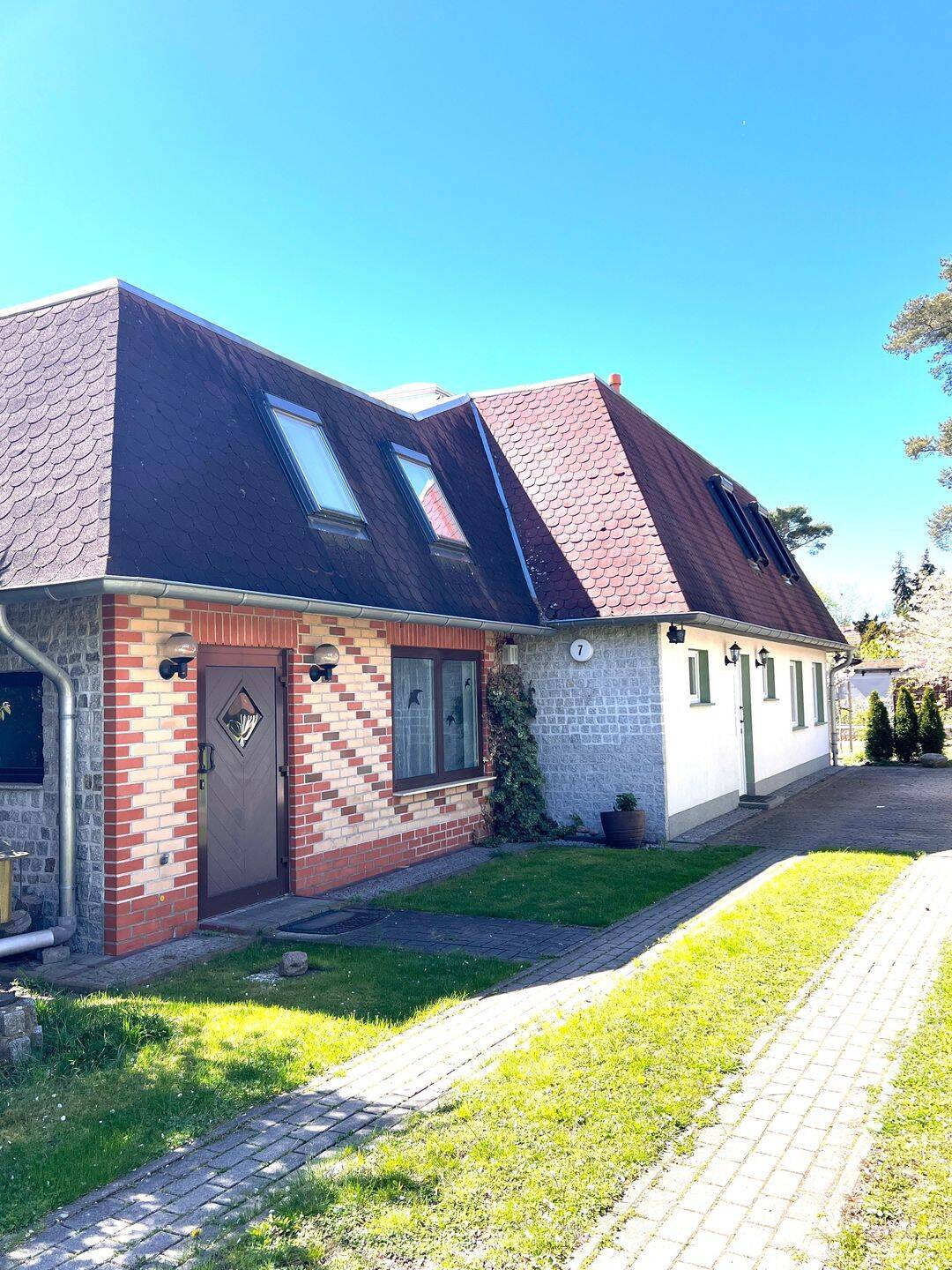 Platz für Generationen - großzügiges Familienhaus mit Einliegerbereich und Garten – Altlandsberg – Bild 1 von 9